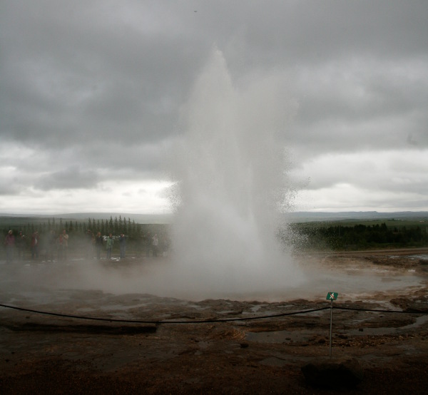 der Strokkur bei einer Eruption