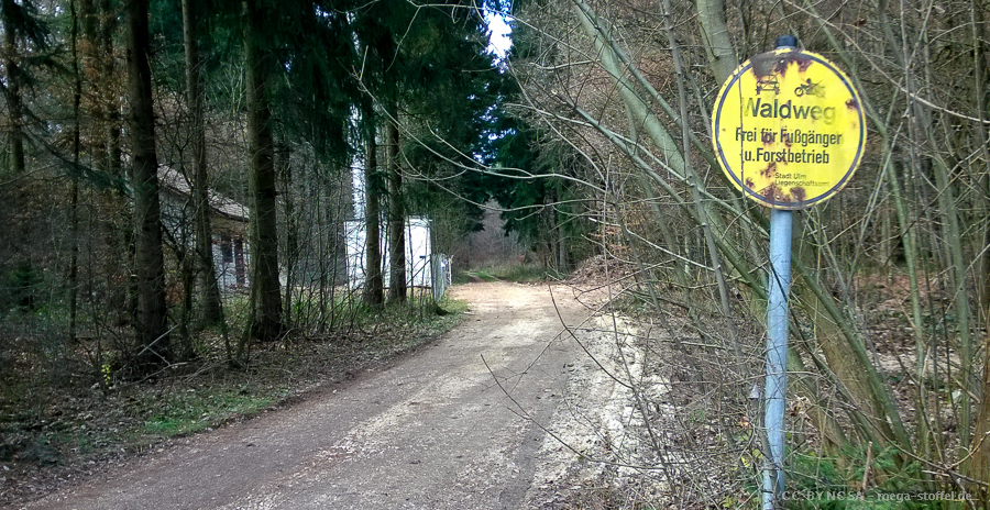 Waldweg-Schild ohne Fahrrad-Nennung