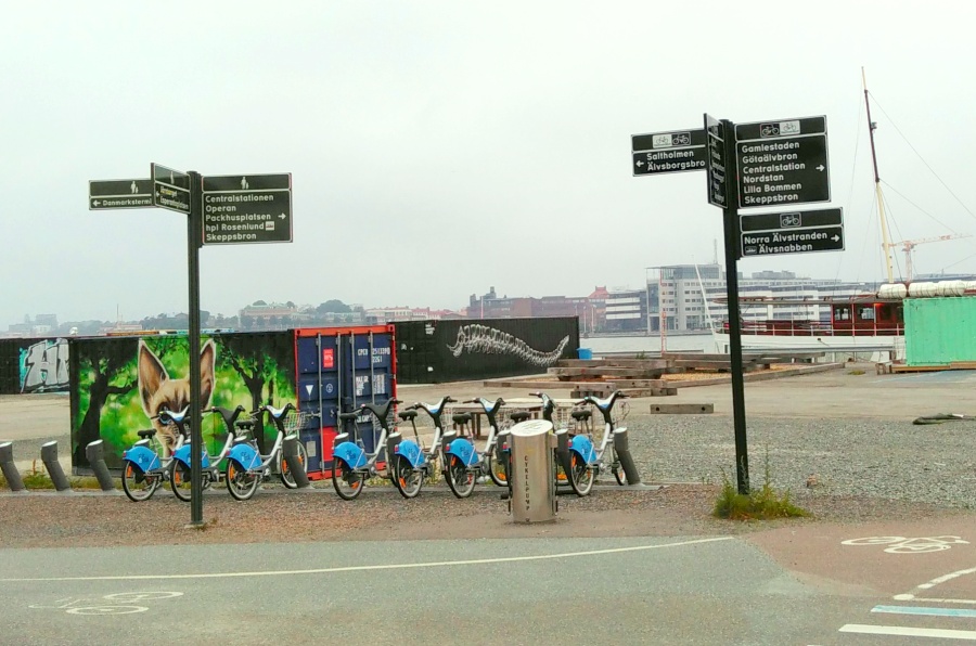 Fussgänger- und Radweg-Ausschilderungen